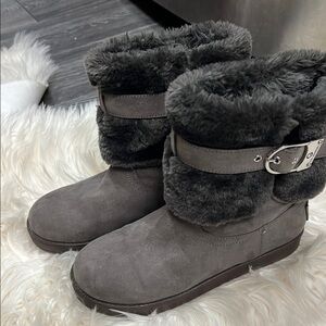 Cozy Gray Fur-Lined Women's Boots